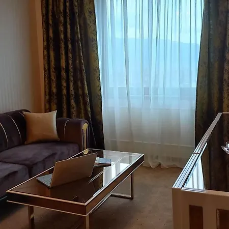Astoria Grand