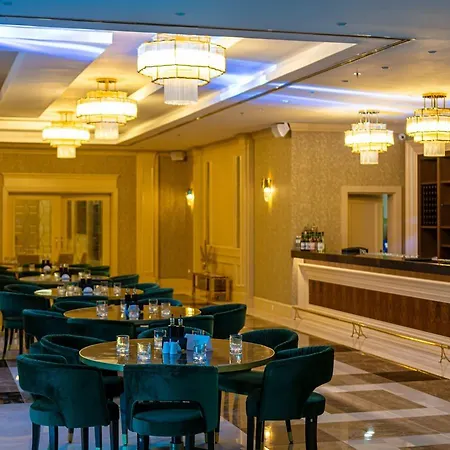 Astoria Grand Otel 4*