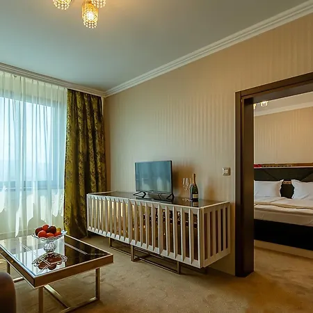 Astoria Grand 酒店 4*