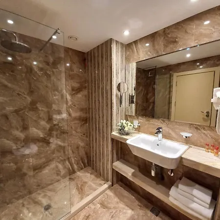 Hotel Astoria Grand 4*