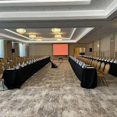 Astoria Grand 酒店 4*