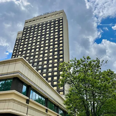 Astoria Grand