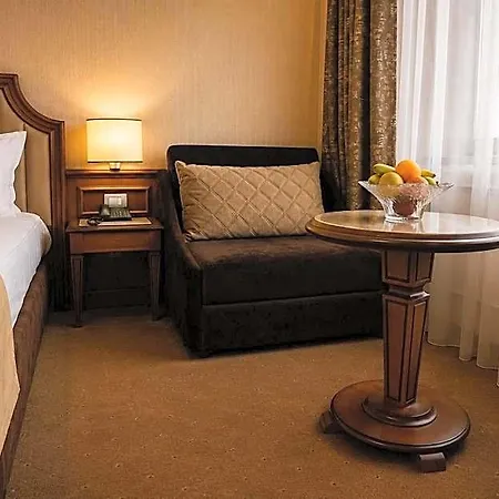 Astoria Grand
