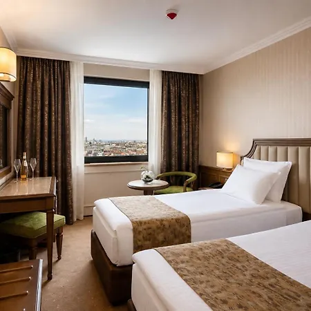 Astoria Grand
