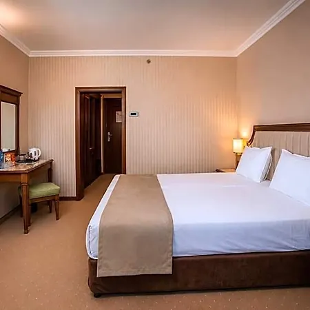 Astoria Grand Hotel 4*