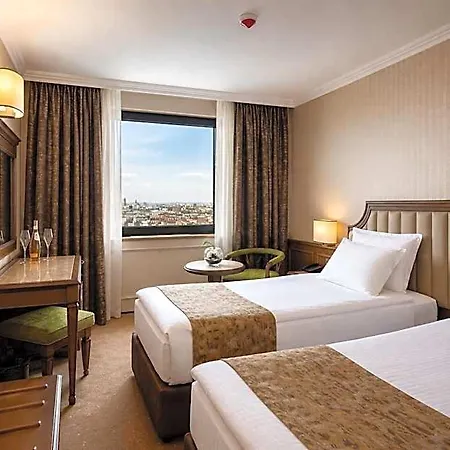 Astoria Grand Hotel