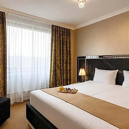 Astoria Grand