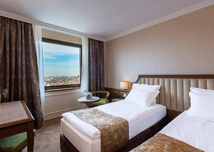 Hotel Astoria Grand 4*