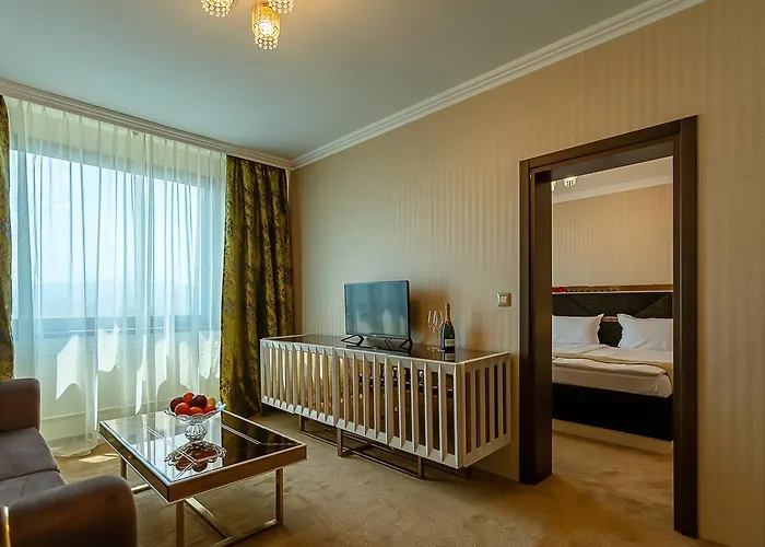 Astoria Grand Hotel 4*