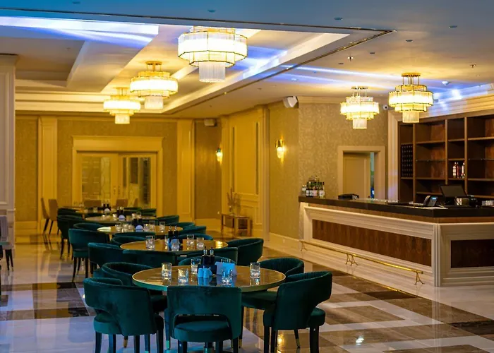 Astoria Grand Hotel 4*